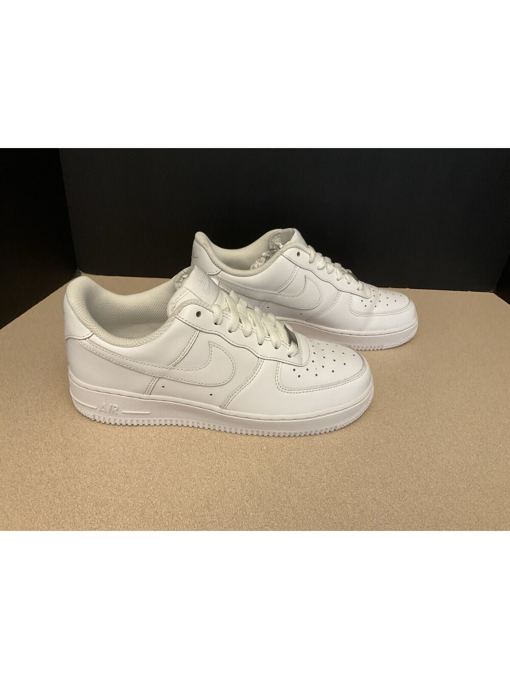 Womens Nike Air Force 1 Low Triple White Leather Athletic Shoes. Size 8.5. Nice!